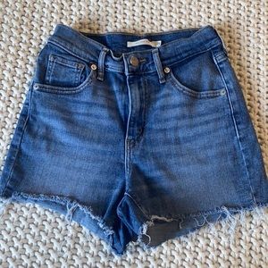 Levi’s | Mile High Short | size 26